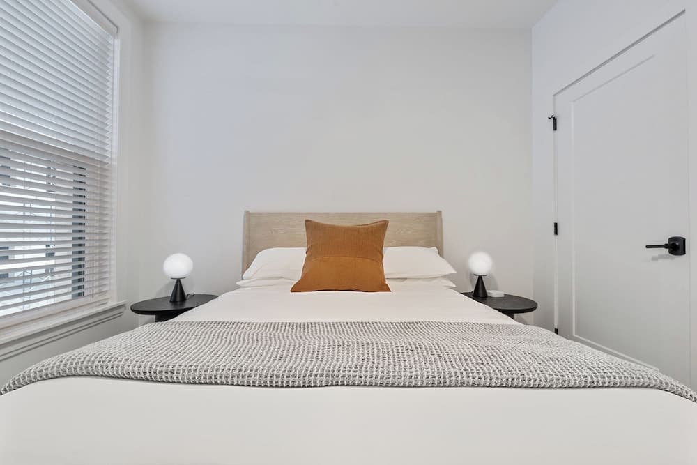 The Continental, powered by Placemakr - Downtown - Market Square