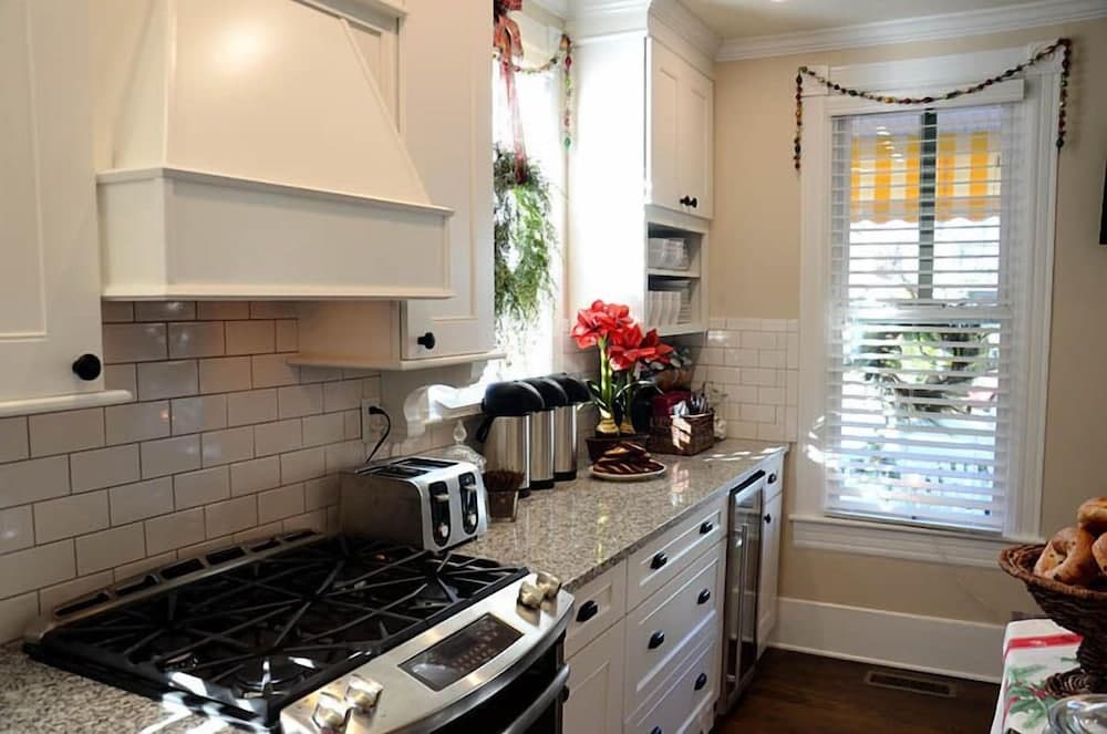 Rehoboth Guest House - Adults only
