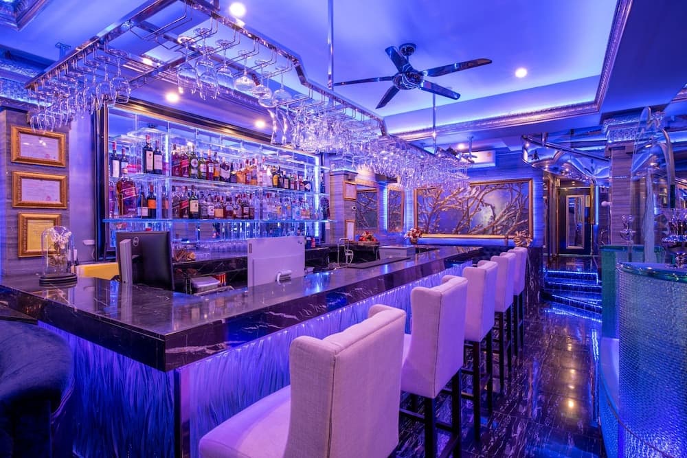 The Globe Hotel Bar and Restaurant