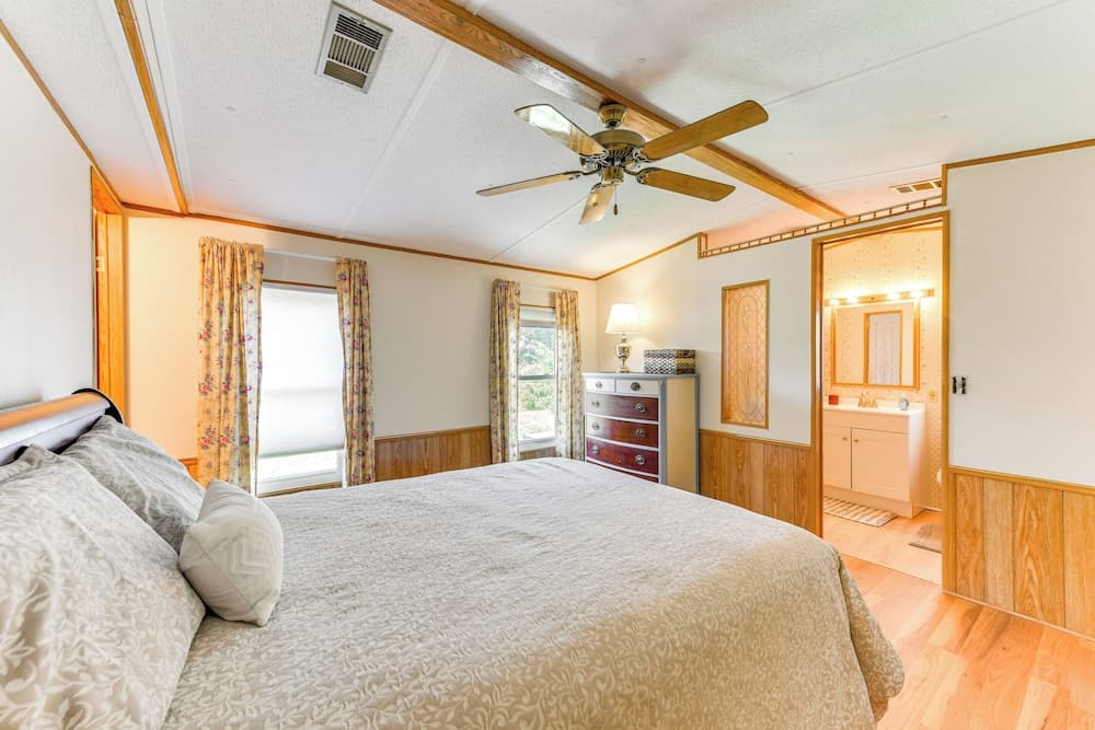 2 Mi to Ellenton Outlets: Home w/ Community Perks!