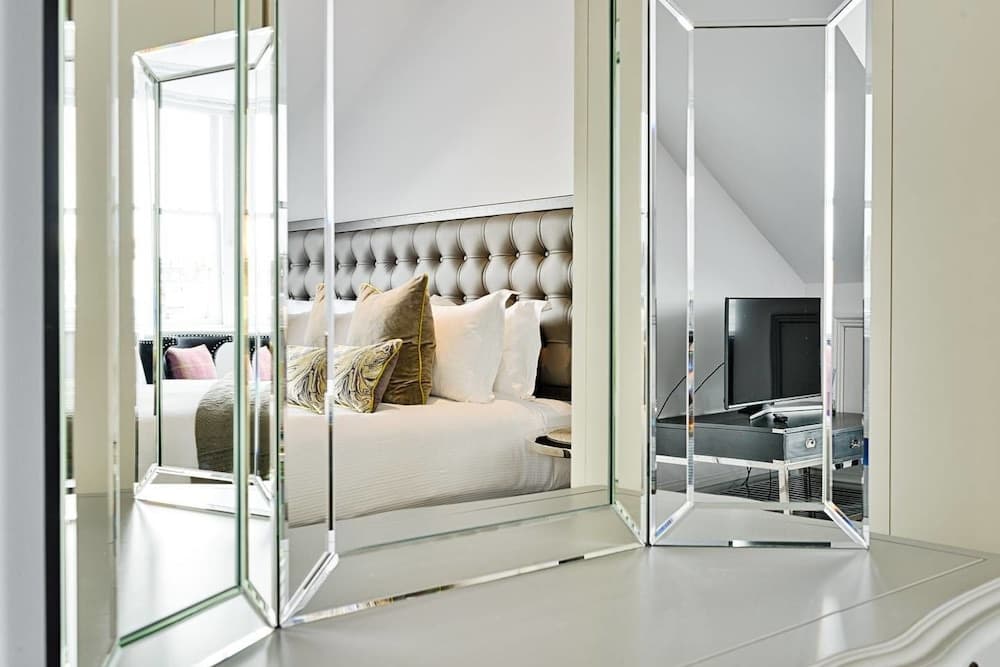 JOIVY Luxury George Street Apartments: Castle Suite