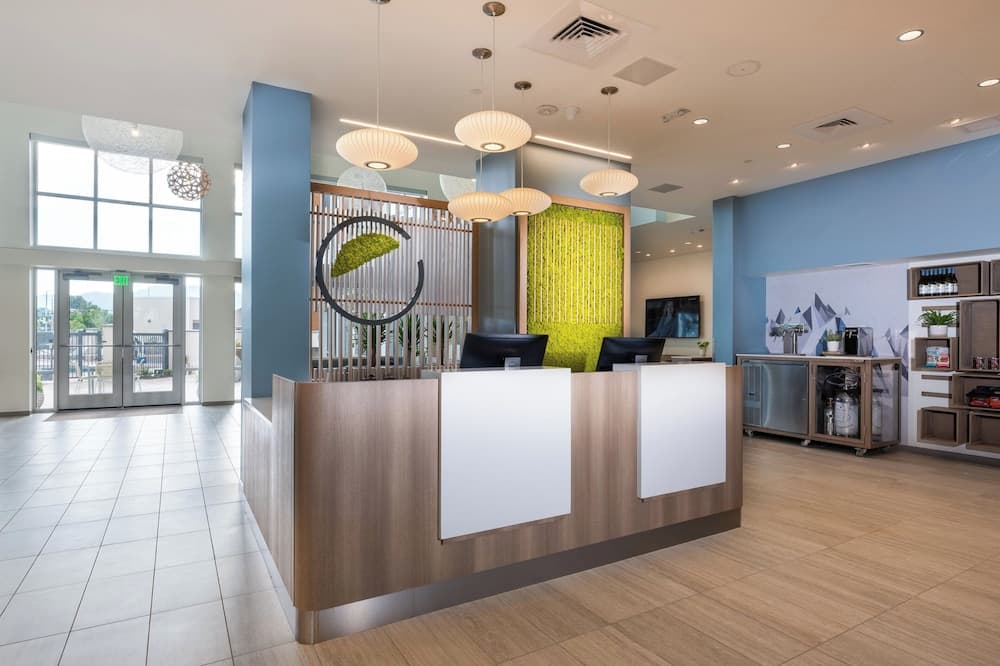 Element Charleston Airport