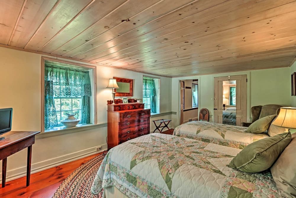 Pool & Courtyard: Timeless Home in Lansdale
