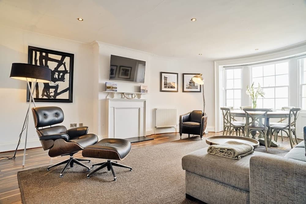 JOIVY Luxury George Street Apartments: Castle Suite