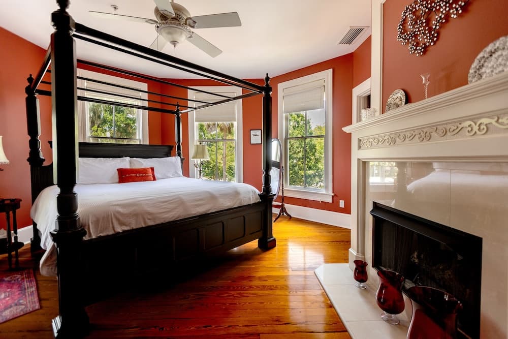 Camellia Rose Inn
