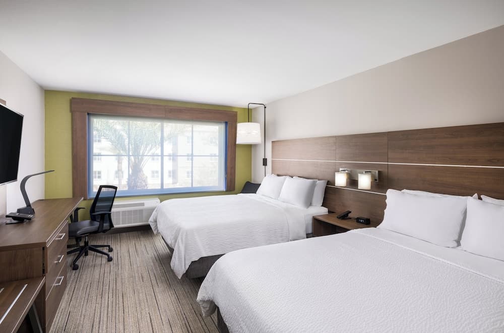 Holiday Inn Express & Suites Phoenix East - Gilbert by IHG
