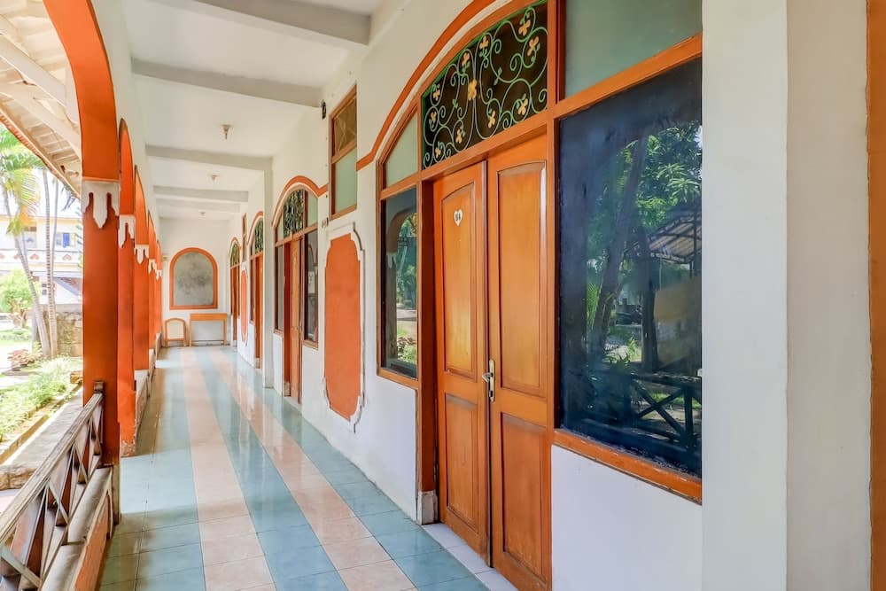OYO 91042 Hawaina Hotel