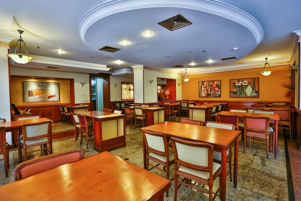 Metropolitan Hotel by Atlantica