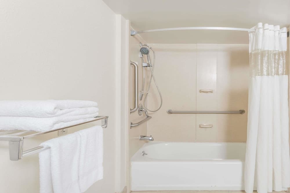 Days Inn by Wyndham Camp Springs/Andrews AFB DC Area