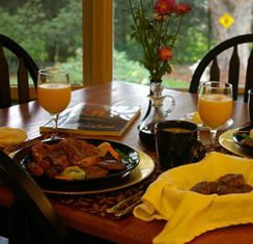 Brookside Mountain Mist Inn B&B