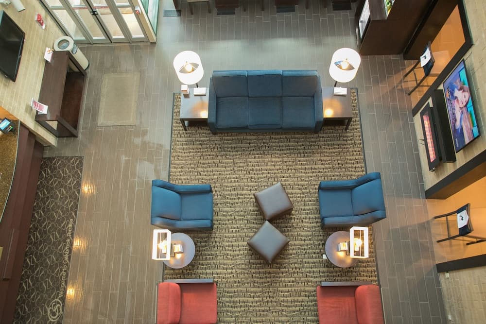 Comfort Suites Oakbrook Terrace near Oakbrook Center