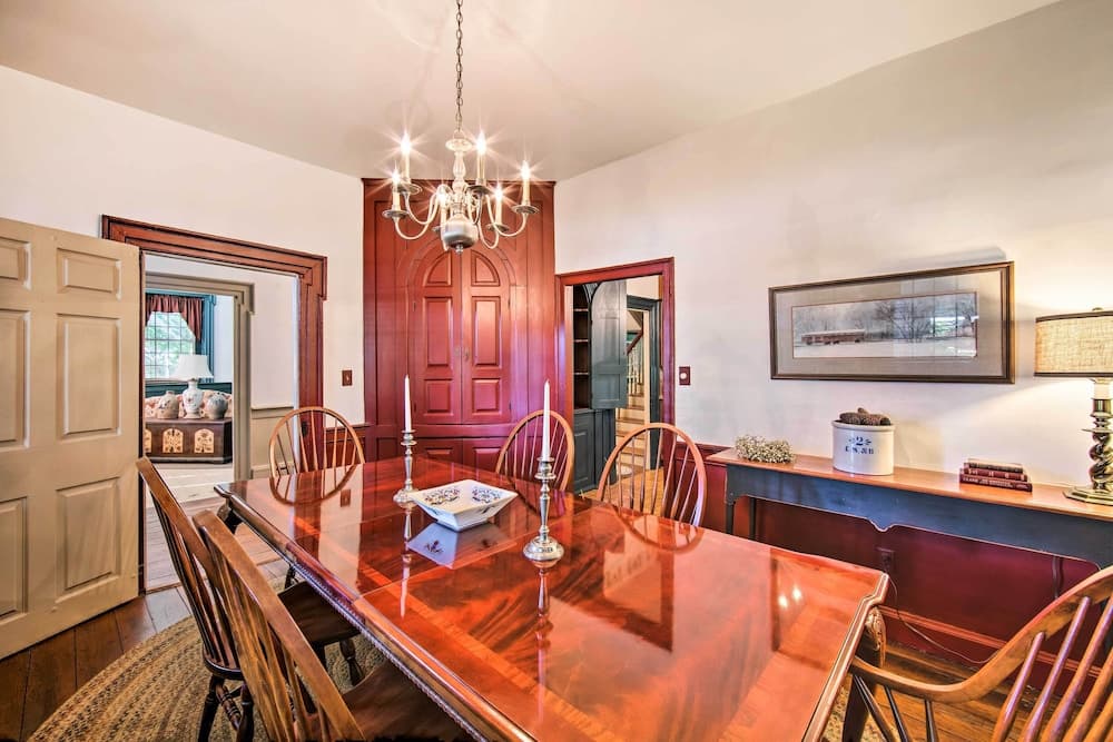 Beautiful Historic House In Amish Country