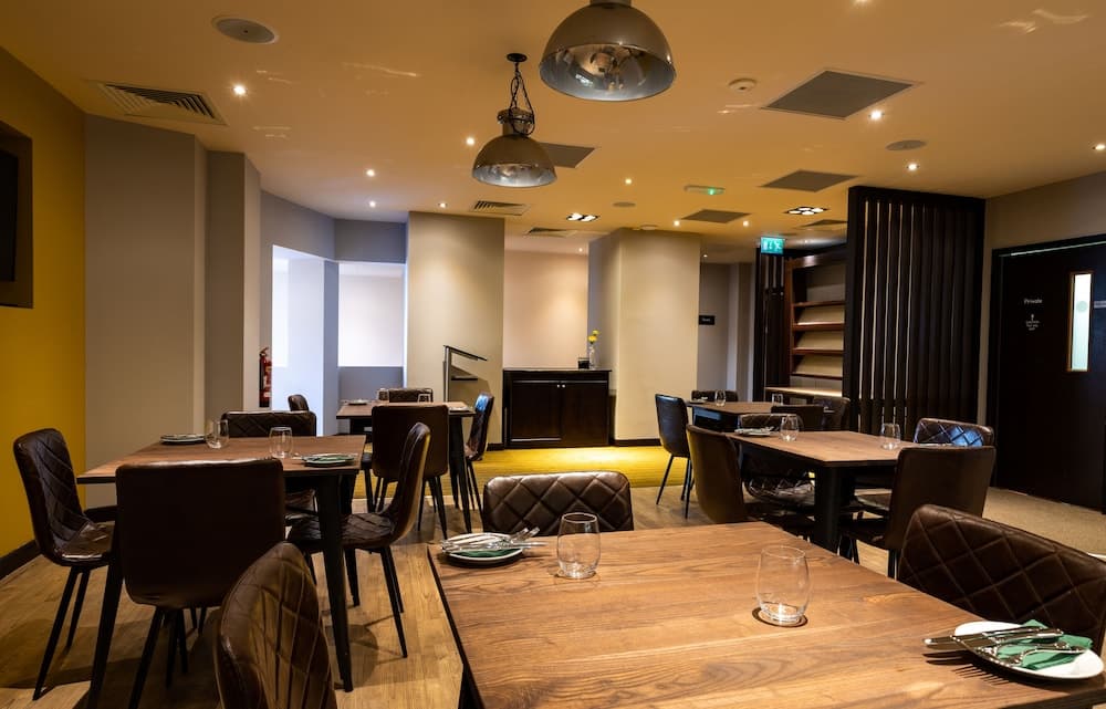 Belvilla Newport City Centre Hotel - Lifestyle