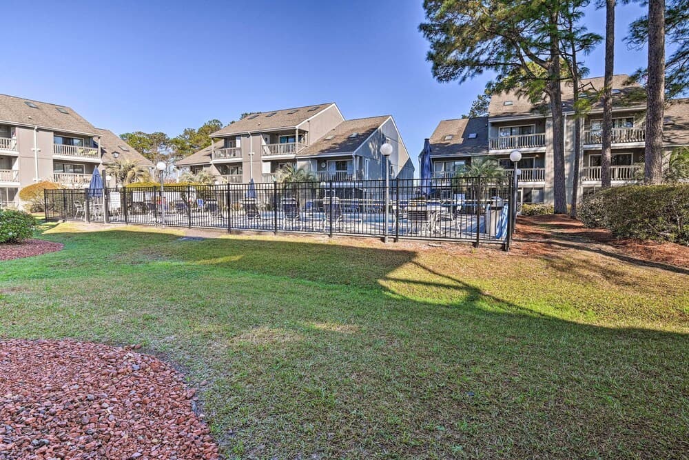 Balcony & Community Perks: Condo in Surfside Beach