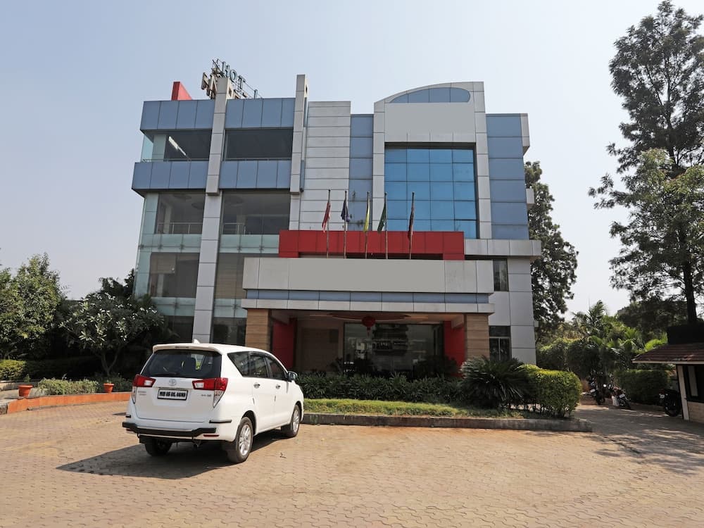 OYO 6401 The Neelam Executive