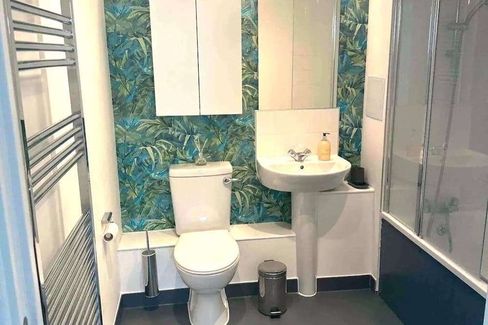 2 Bed Penthouse - Balcony - Smoking - Parking