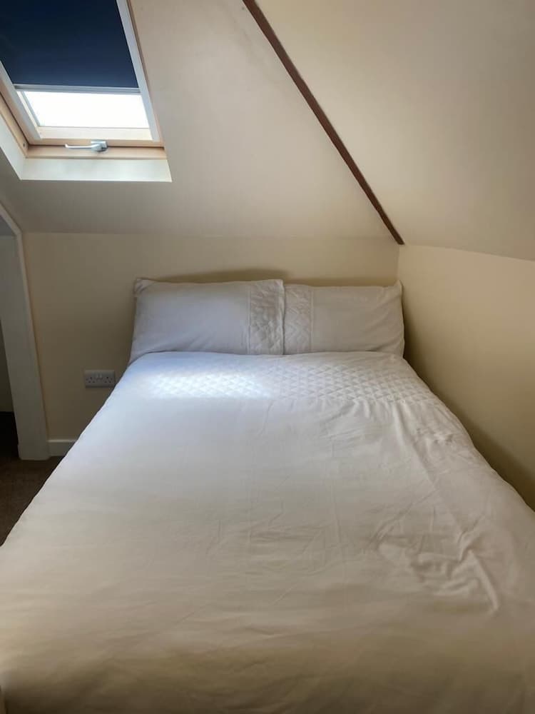 Impeccable 3-bed House in Thames Ditton