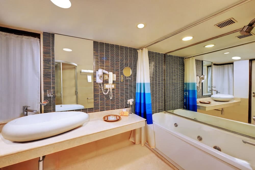 Iris Hotel