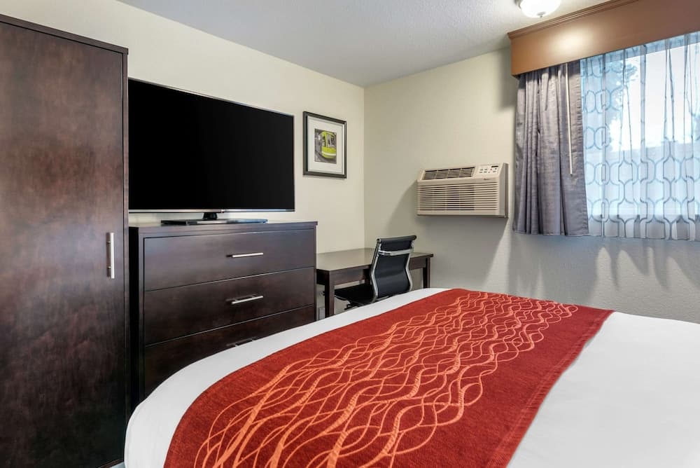 Comfort Inn & Suites Tigard near Washington Square