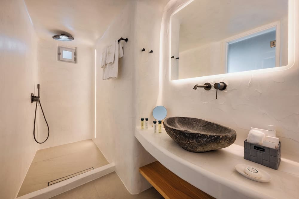 Athina Luxury Suites