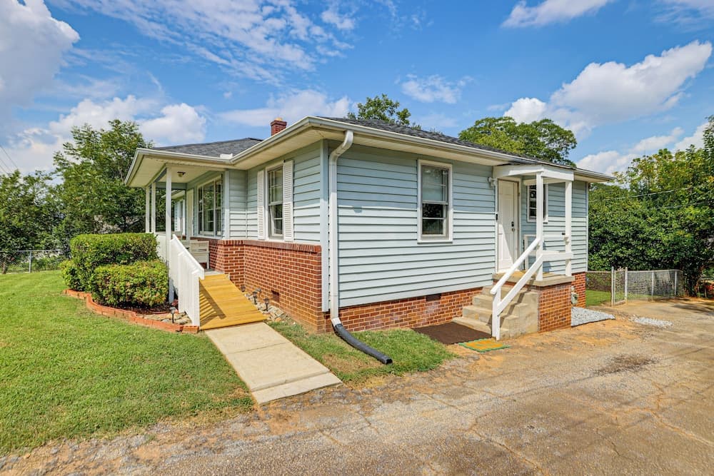 Families Welcome, Fenced Yard: Inviting Greer Home