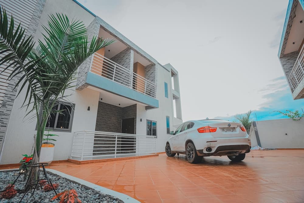PLATINUM PLUS APARTMENTS