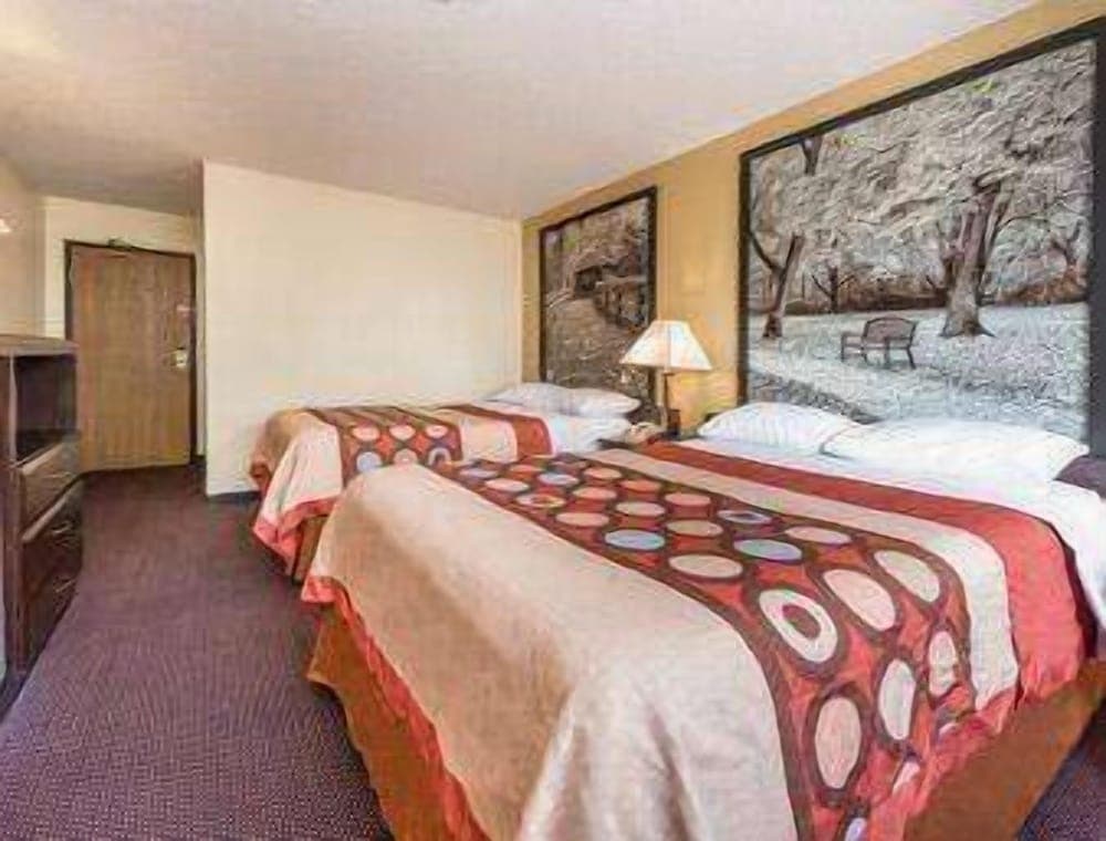 Super 8 by Wyndham Franklin/Middletown Area