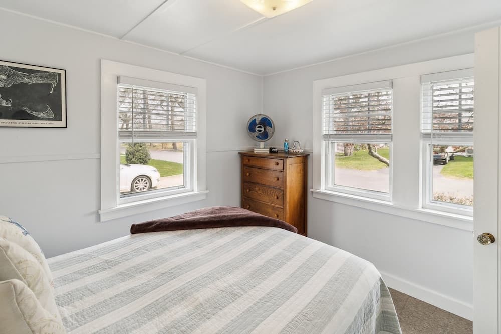 Coastal Cottage Retreat Steps From The Beach 2 Bedroom Cottage