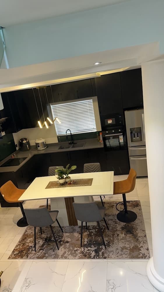 WHITE PLACE APARTMENT