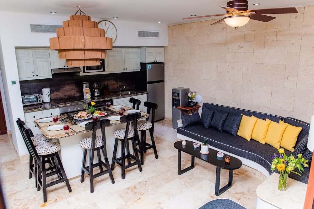 Maya Villa Condo Hotel & Beach Club