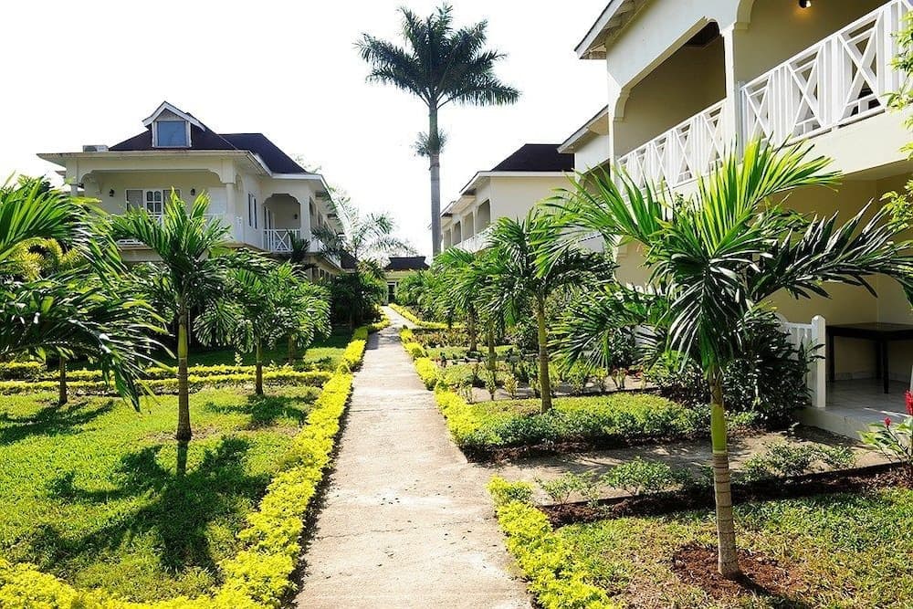 Coral Seas Beach Resort