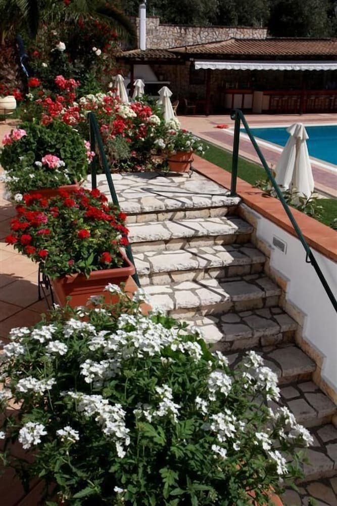 Paradise Inn