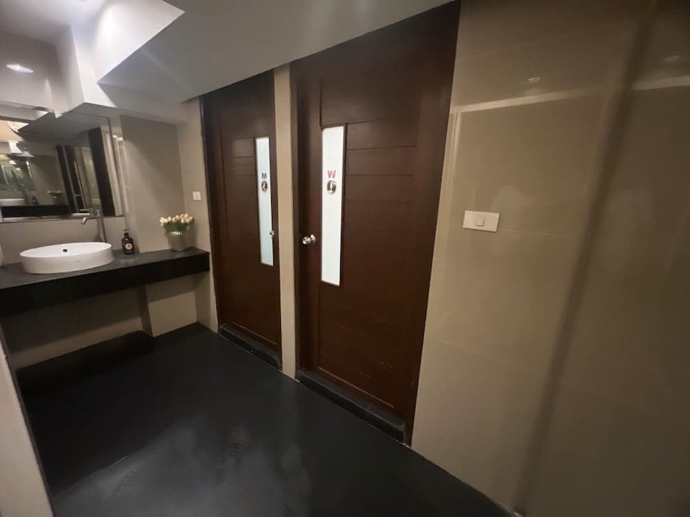 De Lux Bangkok Hotel