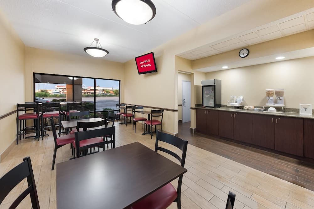 Red Roof Inn & Suites Columbus - West Broad