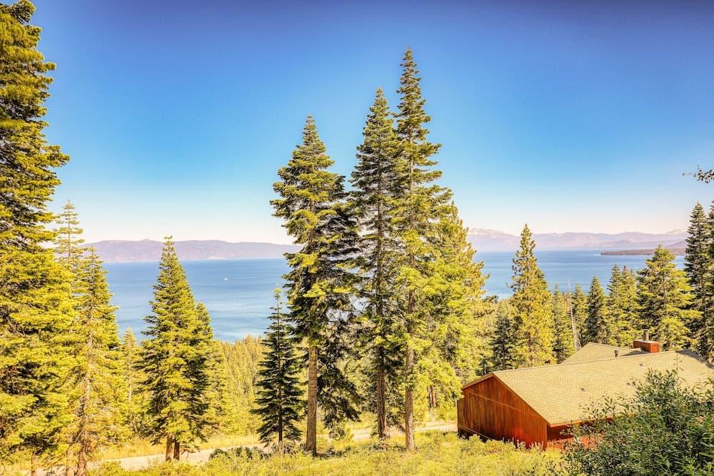 Luxe Tahoe City Cabin w/ Lake Views & Beach Access