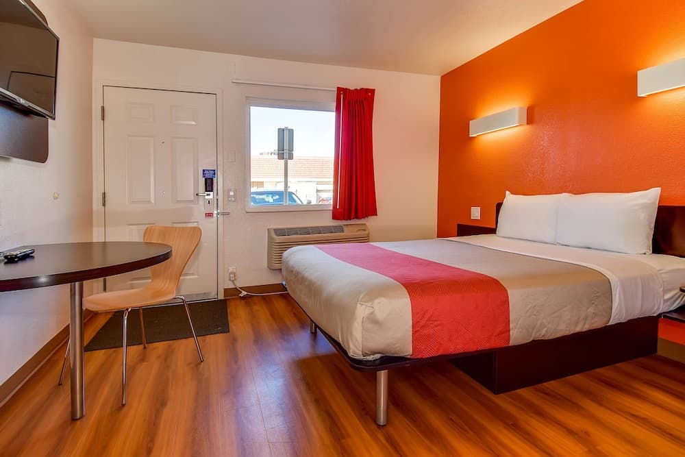 Motel 6 Riverside, CA - South