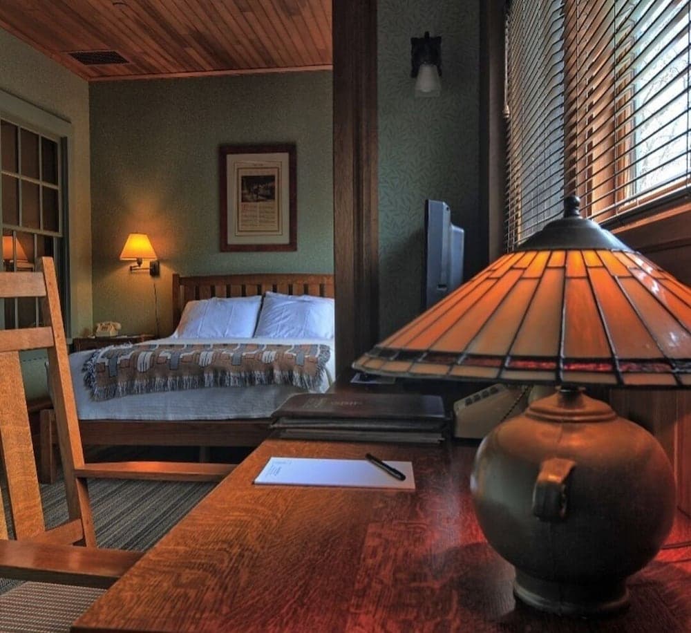 Roycroft Inn