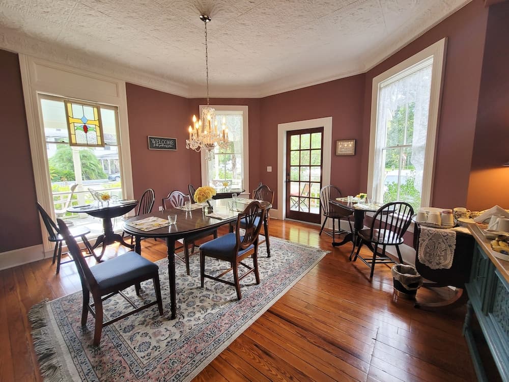 Camellia Rose Inn