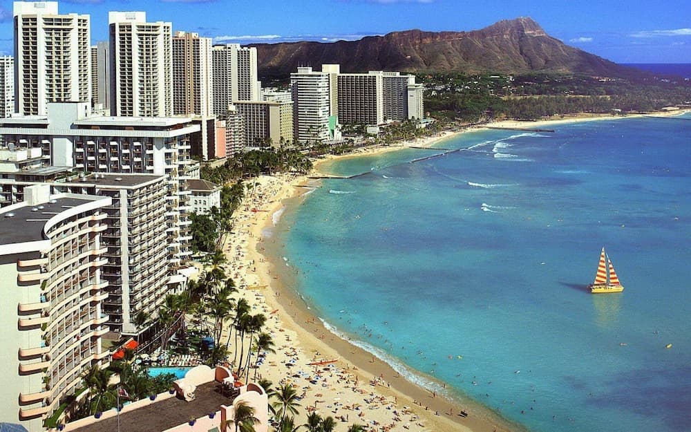 Diamond Head and Ocean views with King Bed and Parking