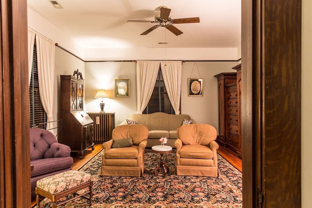 Double Oaks Bed and Breakfast