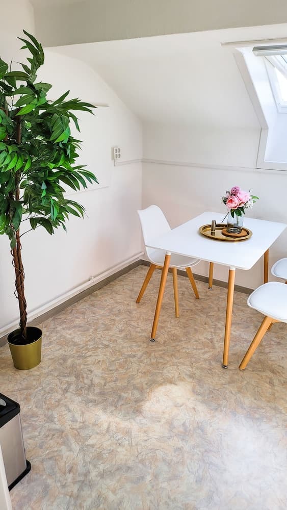 DG Links 40m 2-Zimmer Wohnung