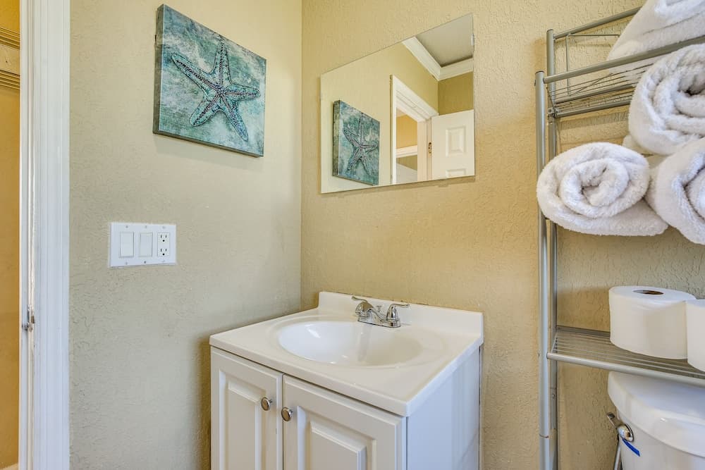 North Lauderdale Vacation Rental: 8 Mi to Beach!
