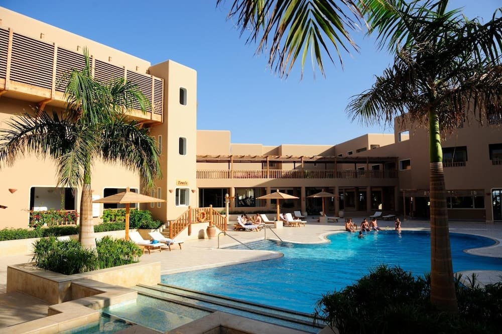 The Breakers Diving & Surfing Lodge