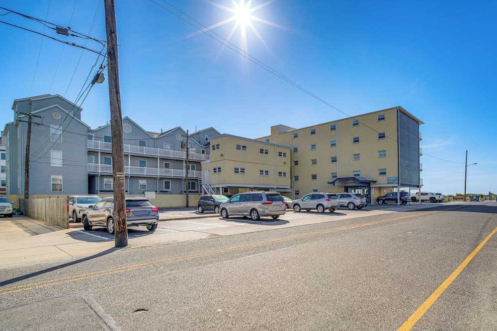 Walk to Shore: Wildwood Crest Studio w/ Pool View!