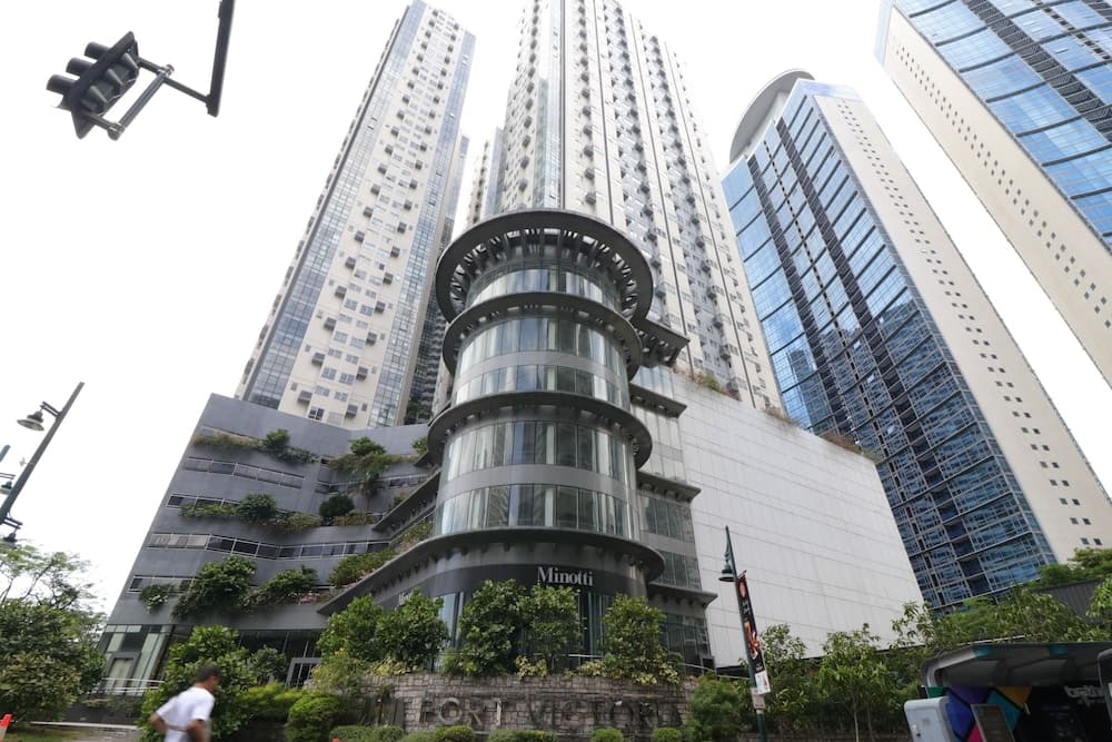 Oasis Regency at Fort Victoria BGC