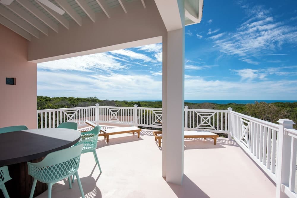 Paradise Cove: Oceanfront Haven With Infinity Pool