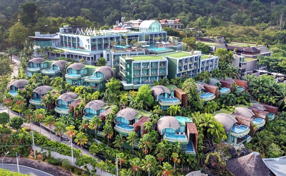 Crest Resort & Pool Villas