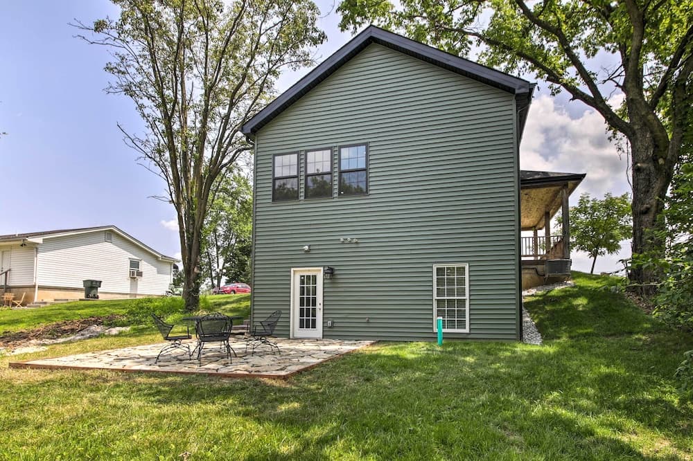 Bross Brother's Cabin w/ Wraparound Porch!