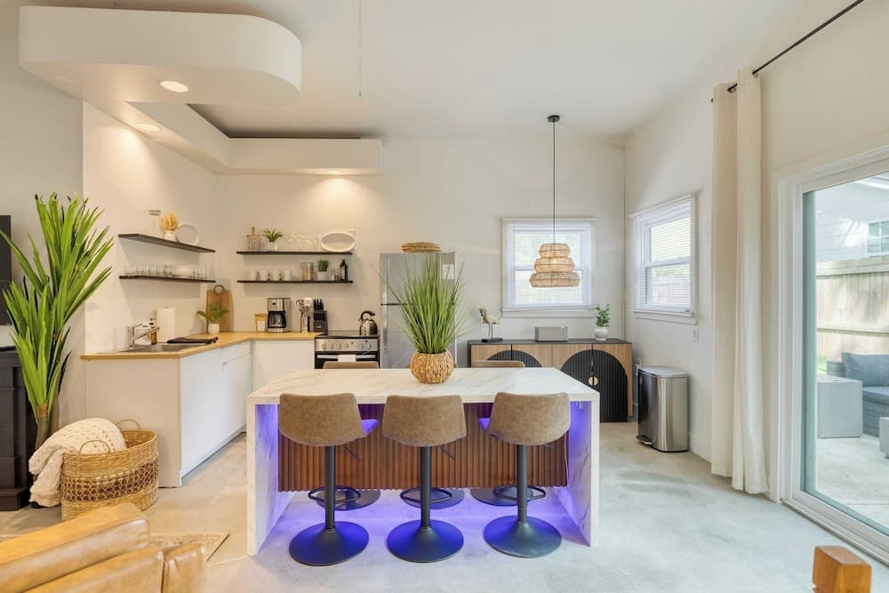 Arsenal Buyout by Avantstay 2 Homes Near Sullivans Island w/ Outdoor Dining