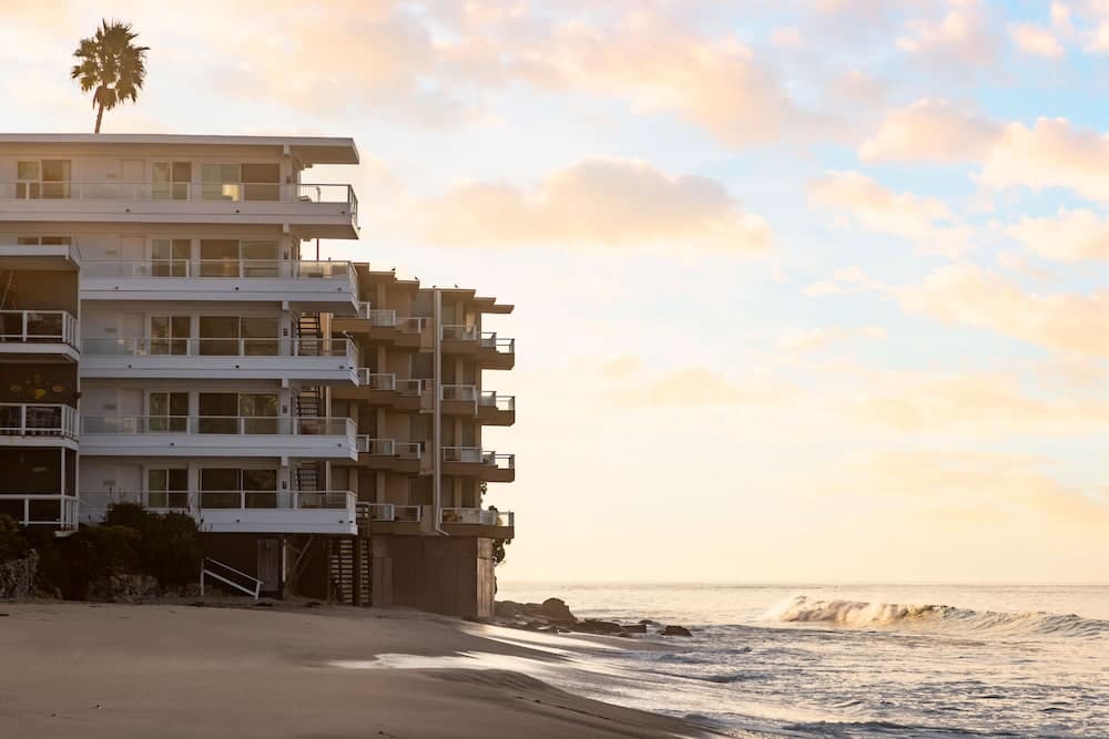 Pacific Edge Oceanfront Hotel